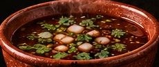 Consomé con carne en cazuela de barro