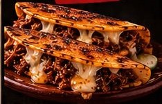 Quesabirrias con queso derretido